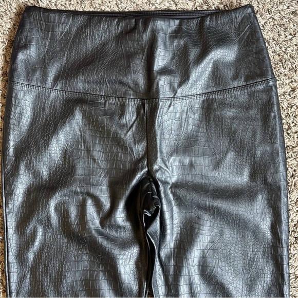 Nicole Miller New York black leather pants. Woman’s size L - Picture 3 of 6